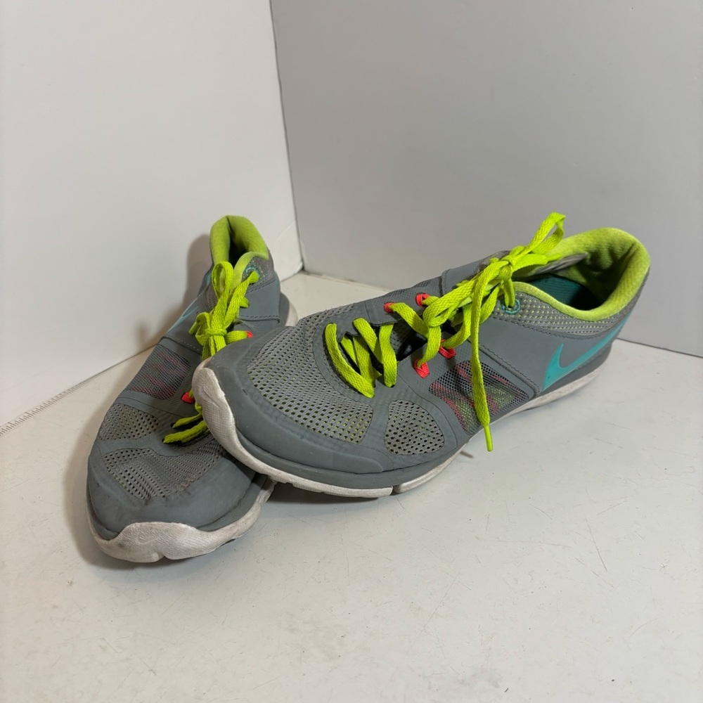 Nike flex fit sole women’s grey‎ lace up running shoes in size 7.5